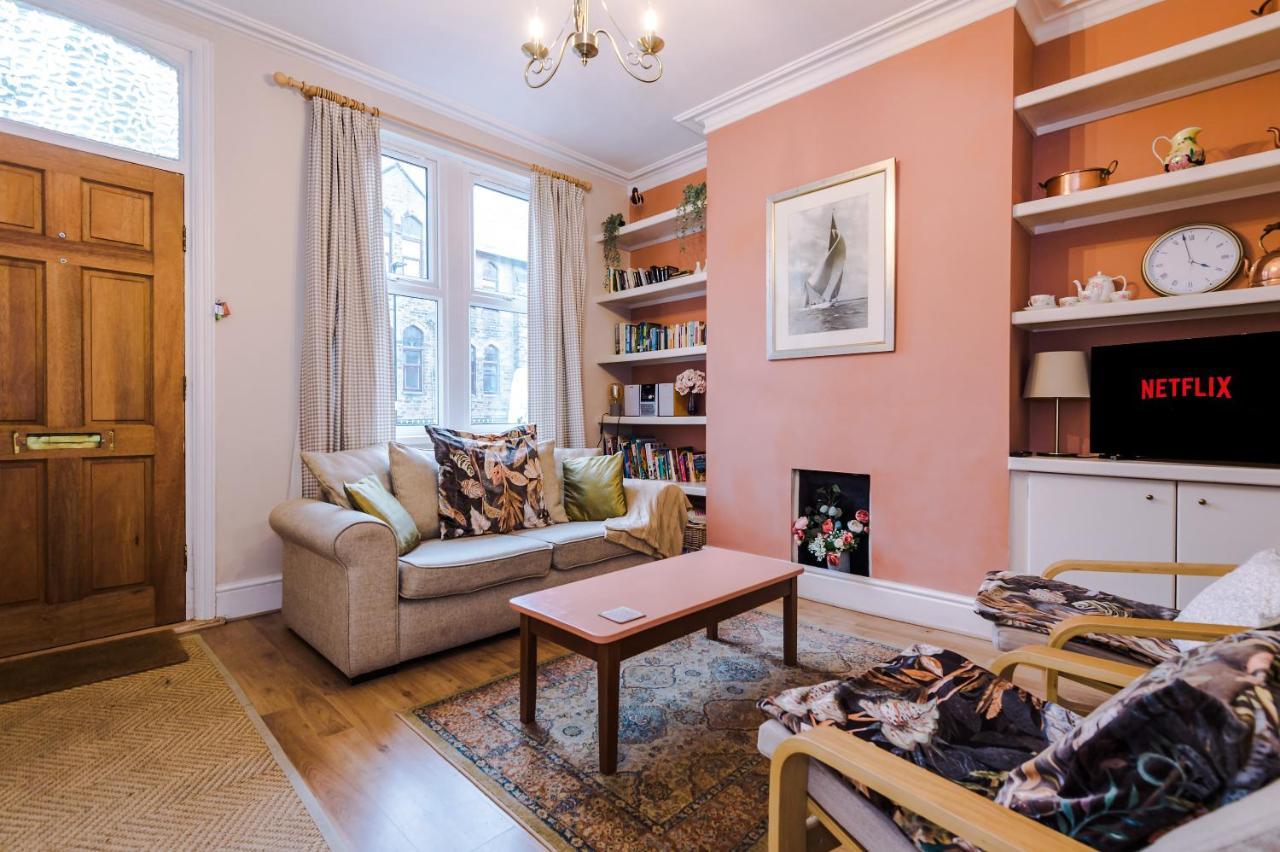 Cosy House With Garden & Parking, Sheffield Villa Exterior foto