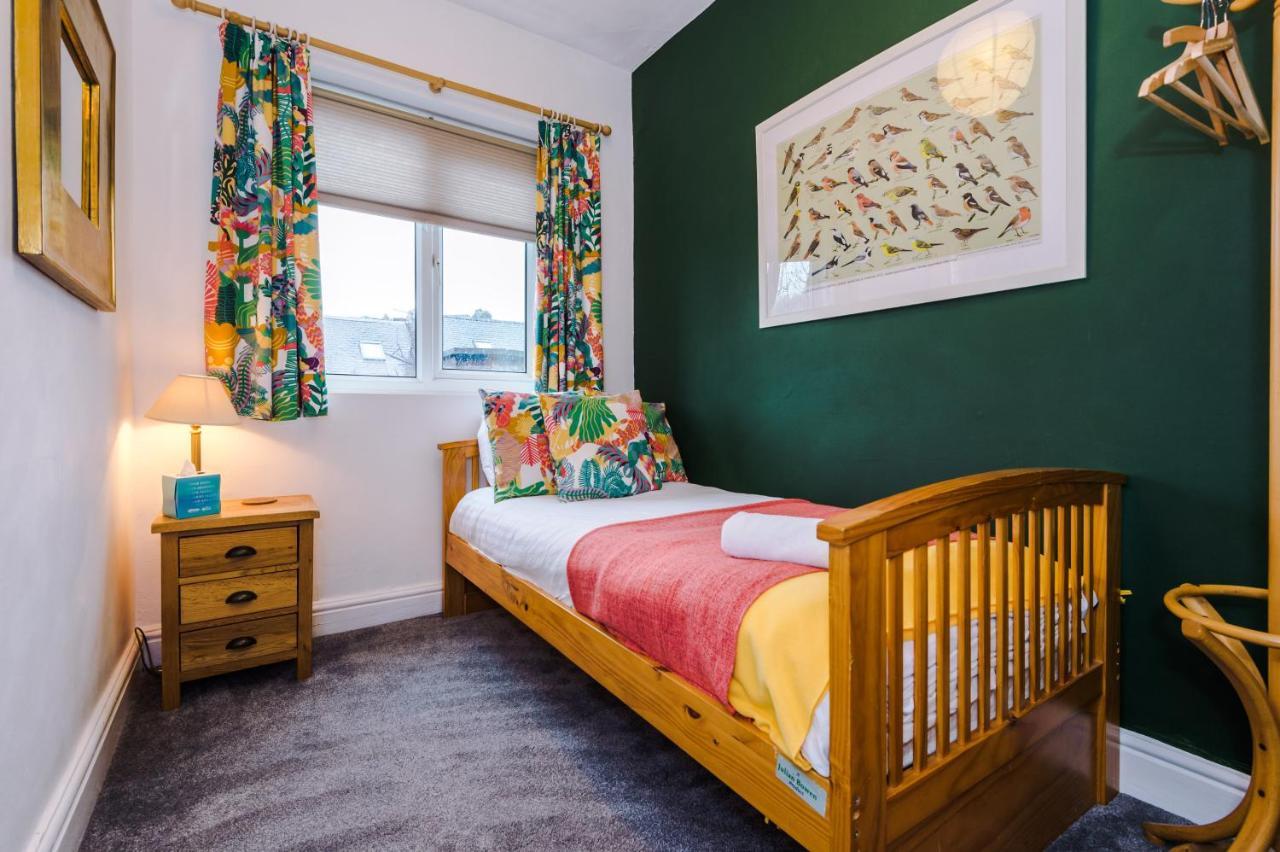 Cosy House With Garden & Parking, Sheffield Villa Exterior foto