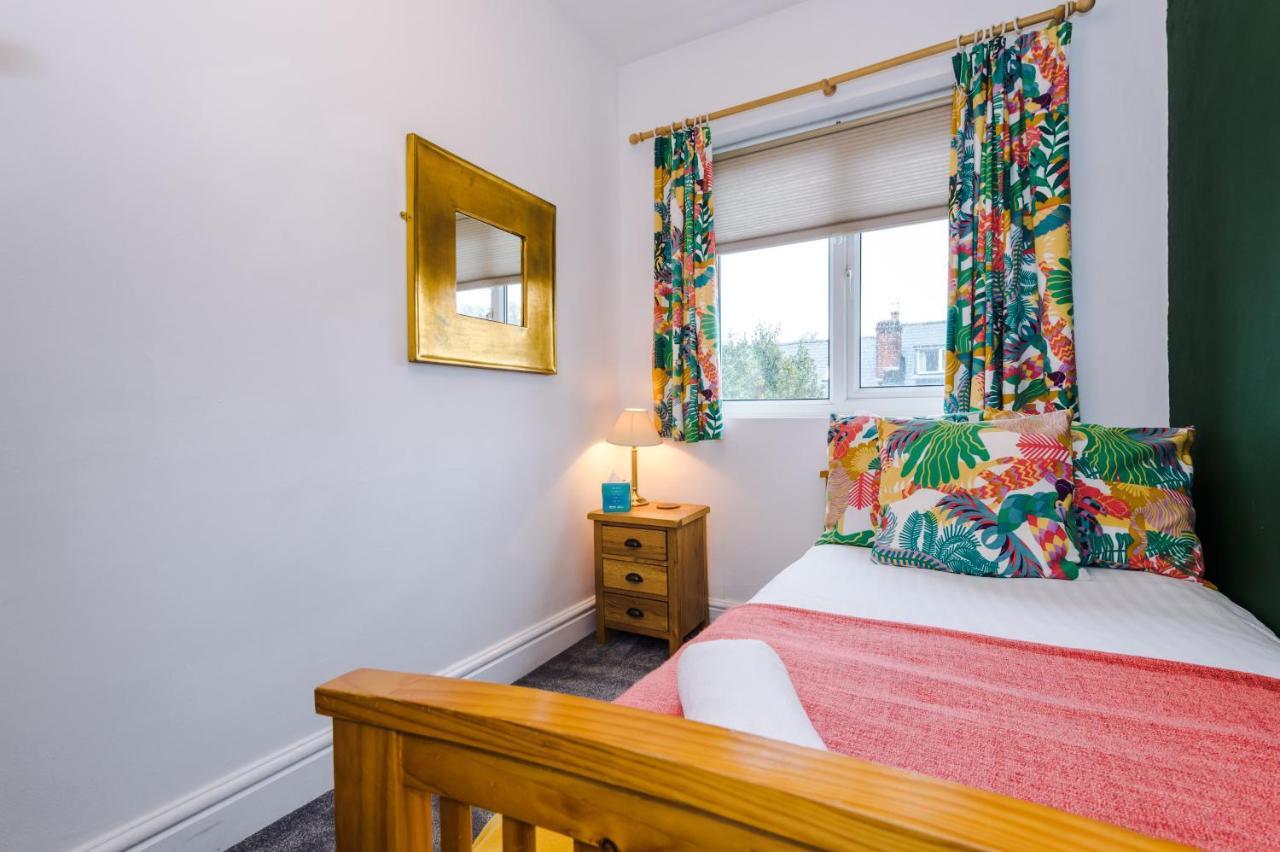 Cosy House With Garden & Parking, Sheffield Villa Exterior foto